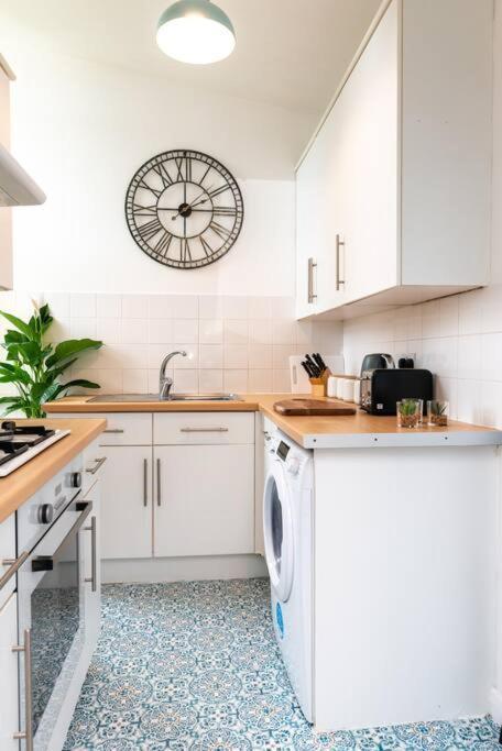 * Popular * Stunning Quiet Apartment By The Sea Торки Екстериор снимка